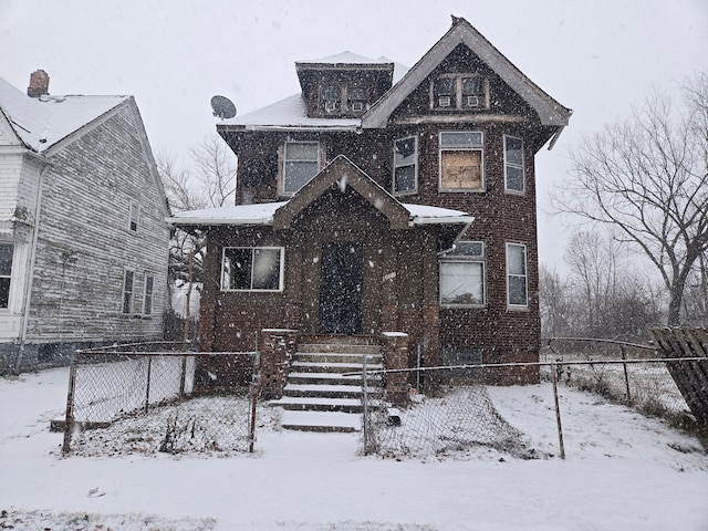 view of front of property with a fenced front yard