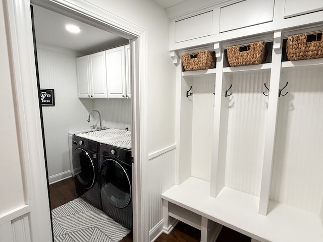 mudroom with a sink, dark wood finished floors, and washing machine and clothes dryer