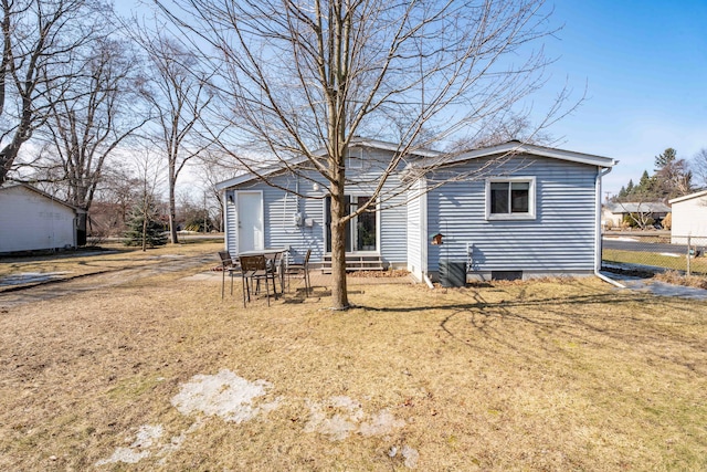 view of front of home with a front yard