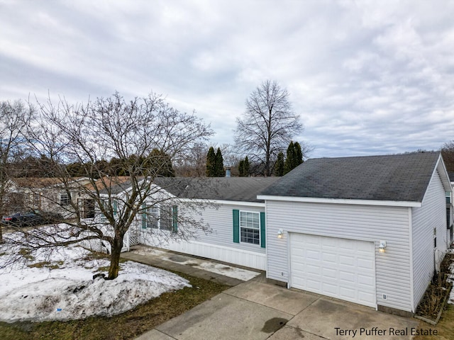 view of front of house featuring a garage and concrete driveway