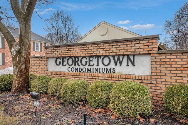 view of community / neighborhood sign