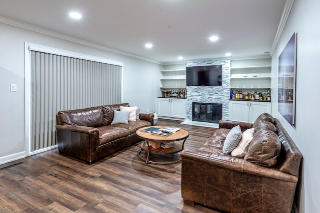 living area featuring dark wood-style floors, ornamental molding, and recessed lighting