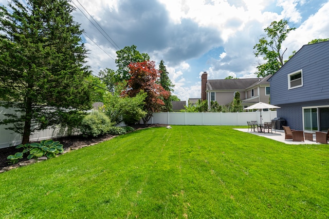 view of yard featuring a patio and fence