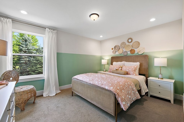 carpeted bedroom featuring recessed lighting and baseboards