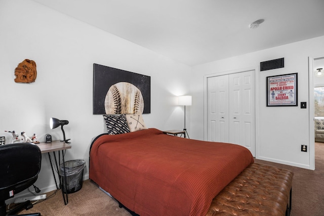 carpeted bedroom featuring visible vents, baseboards, and a closet