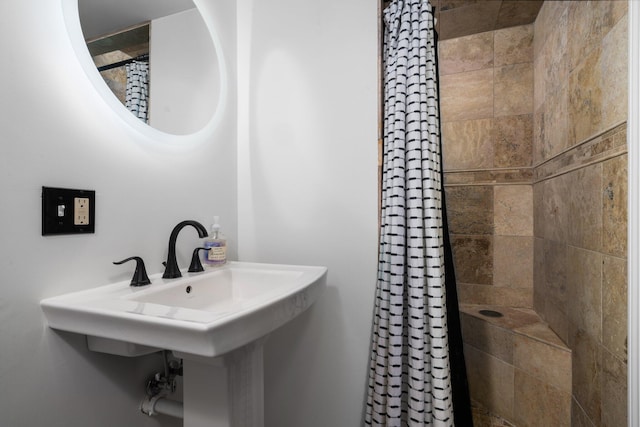 full bathroom featuring tiled shower