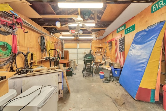 garage featuring a ceiling fan