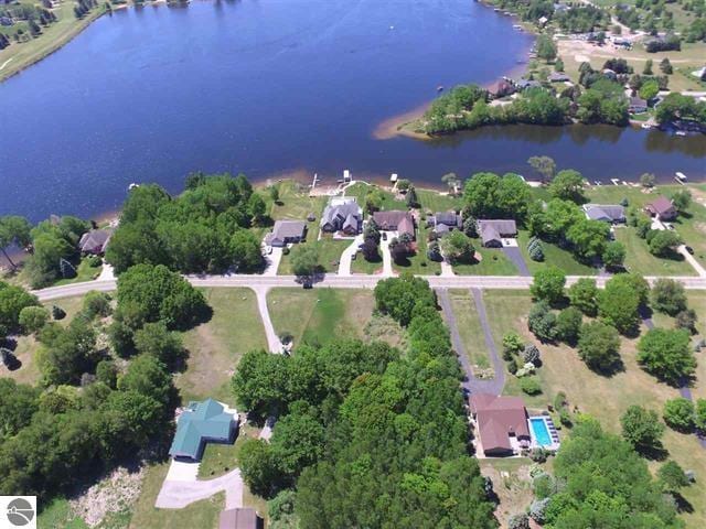 Listing photo 2 for 1091 El Camino Grande, Lake Isabella MI 48893