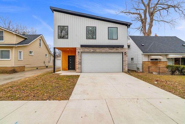 view of front facade with a garage and concrete driveway