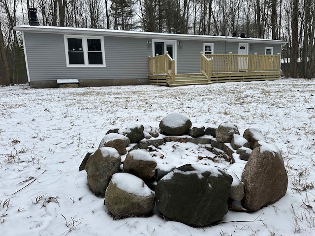 view of front of property featuring a wooden deck