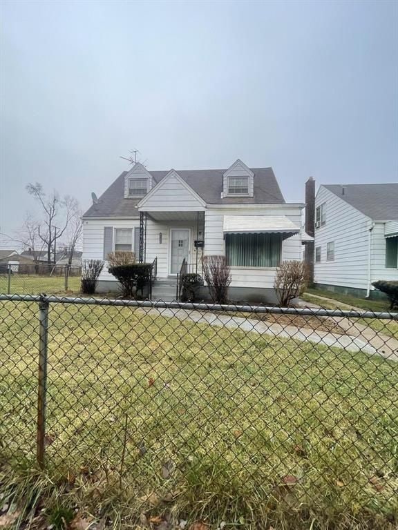 view of front of home featuring a fenced front yard and a front yard