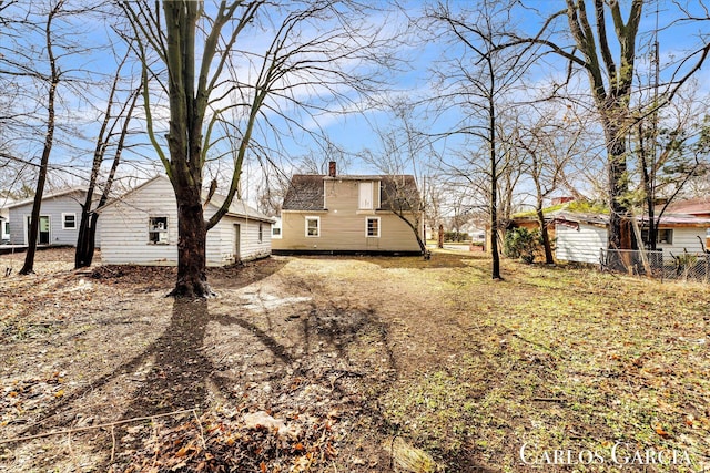 view of yard featuring an outbuilding and driveway