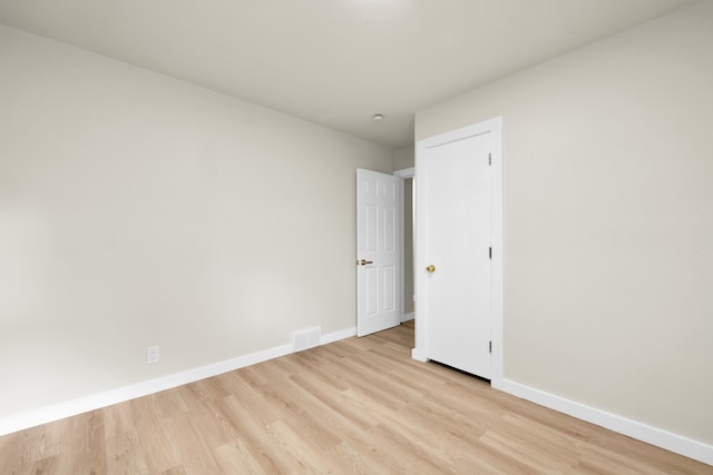 empty room with visible vents, baseboards, and light wood-style flooring