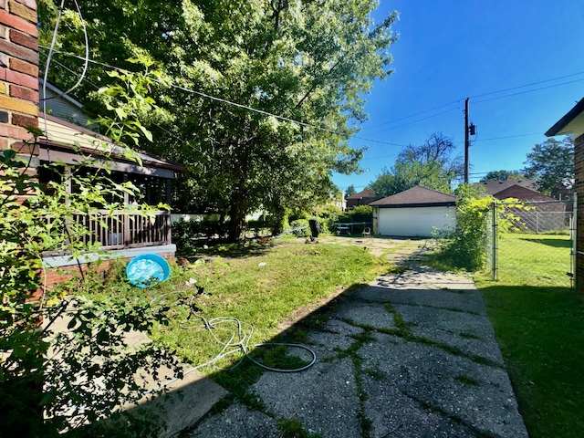 view of yard featuring an outbuilding and fence