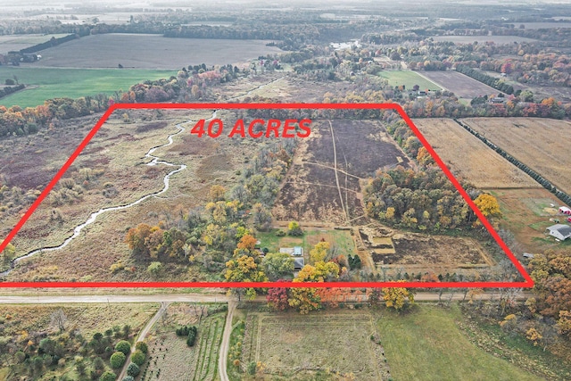 birds eye view of property featuring a rural view