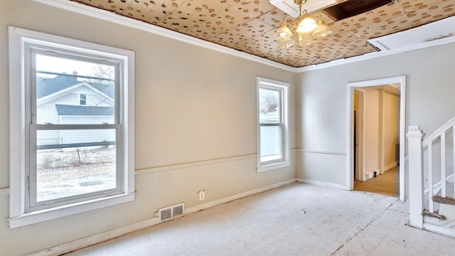 empty room featuring ornamental molding, visible vents, and an inviting chandelier