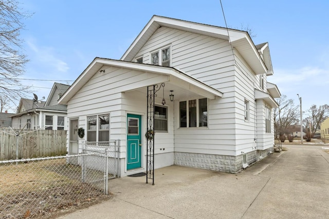 view of front of property featuring fence