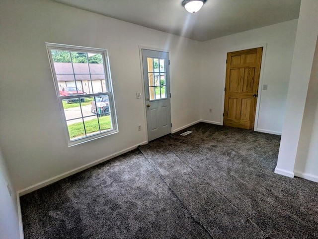 entryway featuring carpet flooring, visible vents, and baseboards