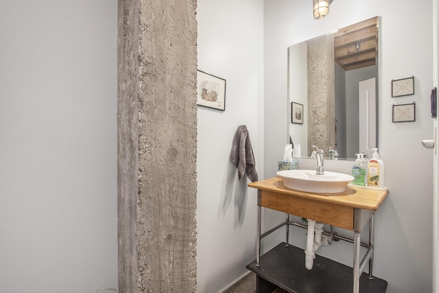 bathroom featuring a sink