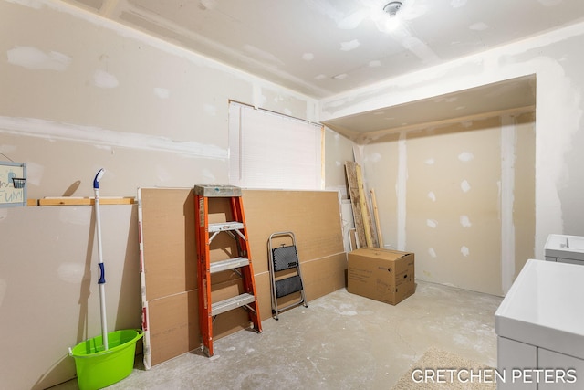 basement featuring washer / clothes dryer