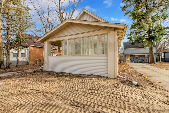 view of front of property featuring fence