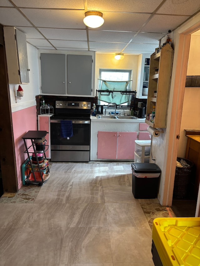 kitchen featuring stainless steel electric range oven, gray cabinetry, a paneled ceiling, and a sink