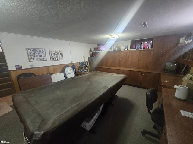 game room with carpet floors, visible vents, and a textured ceiling