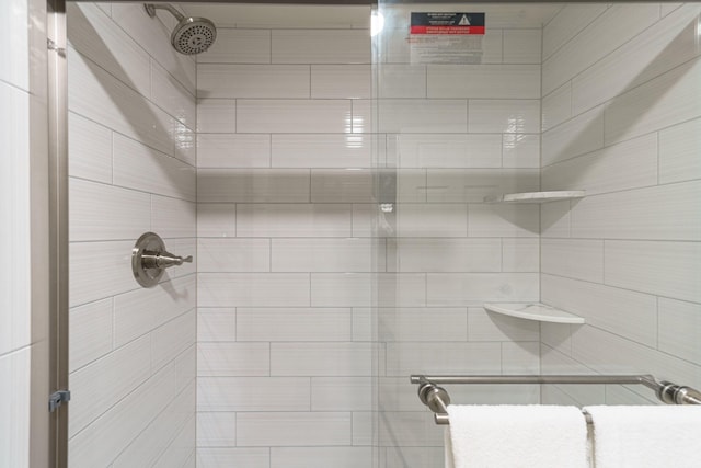 full bath featuring tiled shower