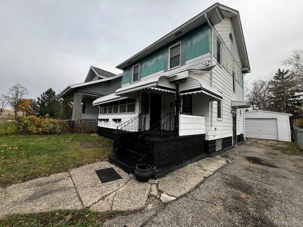 164 E Hamilton Ave, Flint, MI 48505 - view of front of property featuring an outbuilding, a front yard, and asphalt driveway