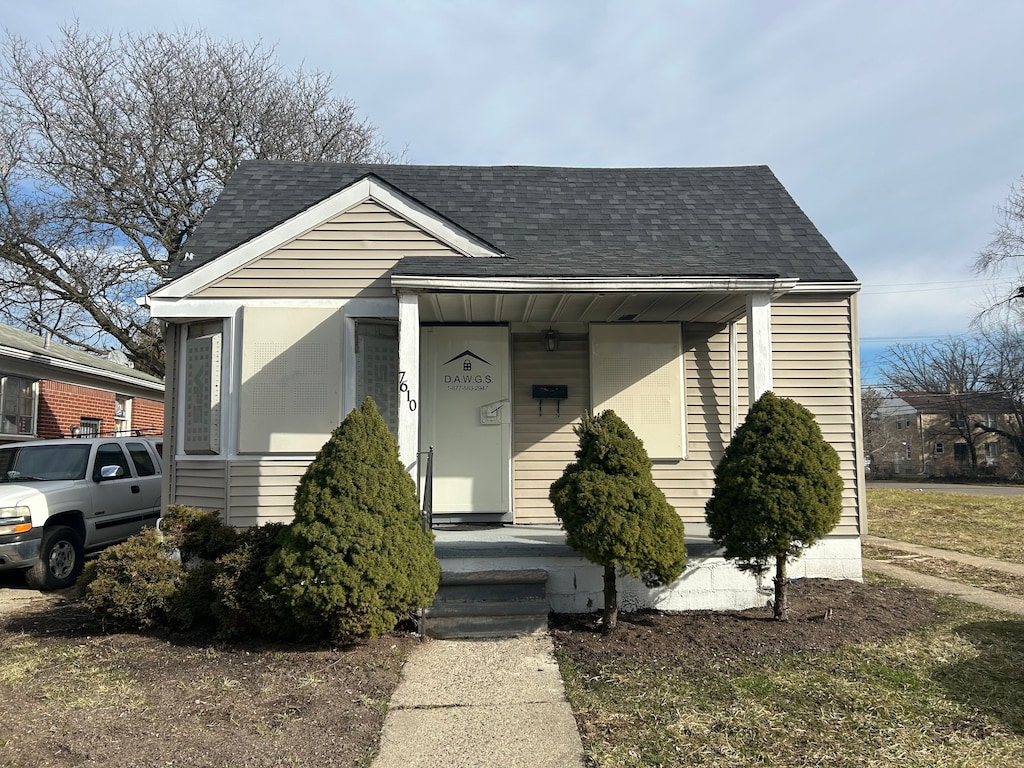 bungalow-style house with roof with shingles