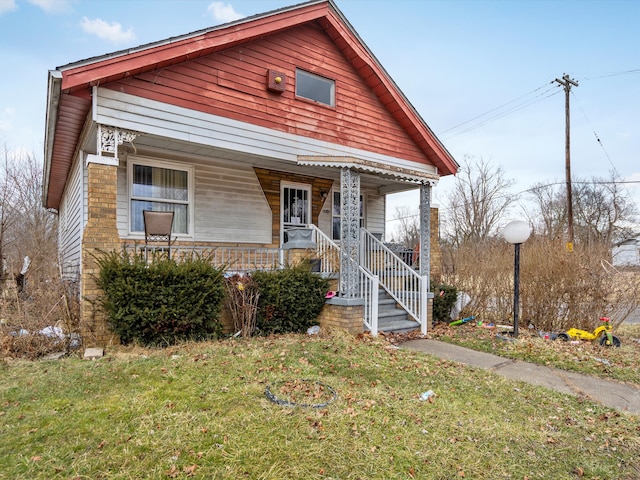 view of front facade with covered porch and a front lawn