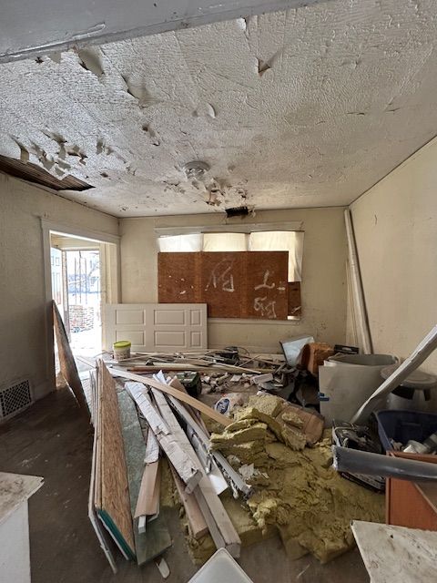 misc room with a textured ceiling and visible vents