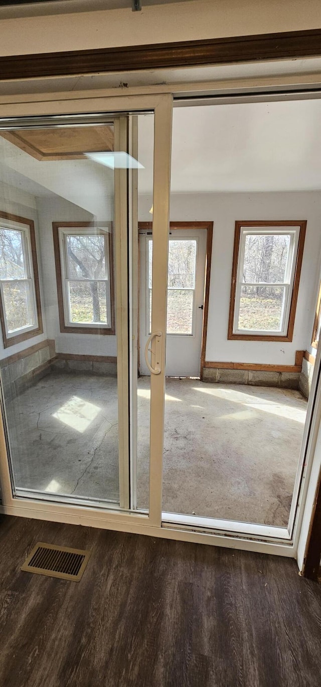 entryway featuring visible vents and wood finished floors