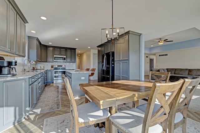 dining room featuring ceiling fan, visible vents, and recessed lighting