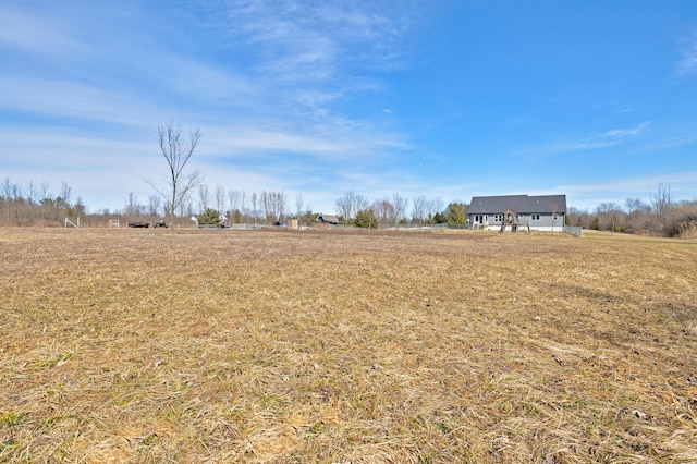 view of yard featuring a rural view