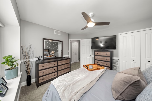 bedroom with carpet flooring, visible vents, baseboards, a ceiling fan, and a closet