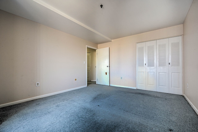 unfurnished bedroom featuring carpet floors, a closet, and baseboards