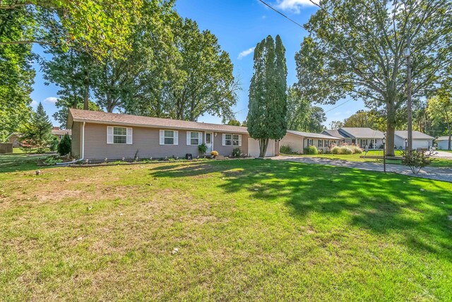 ranch-style house featuring a front lawn