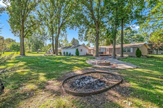 view of yard featuring an outdoor fire pit