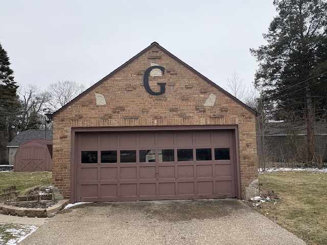 view of detached garage