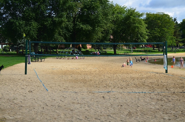 surrounding community with volleyball court