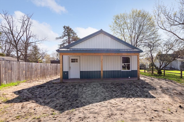 706 Colfax St, Cadillac, MI 49601 - view of outdoor structure with fence
