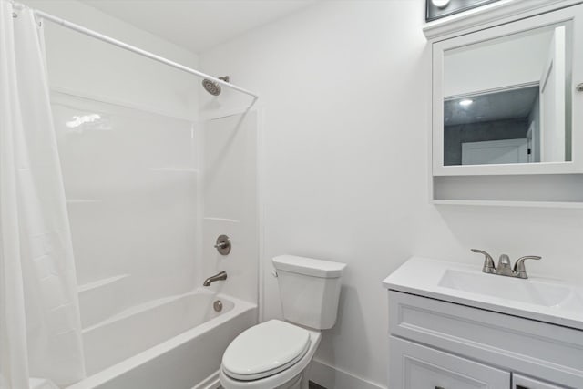 706 Colfax St, Cadillac, MI 49601 - bathroom with toilet, shower / bathtub combination with curtain, vanity, and baseboards