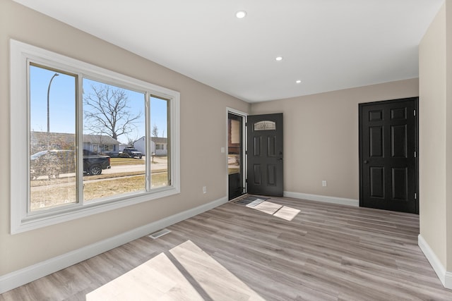 foyer with recessed lighting, baseboards, visible vents, and light wood finished floors