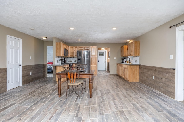 9915 85th Ave, Mecosta, MI 49332 - kitchen with appliances with stainless steel finishes, a sink, light wood-style floors, a peninsula, and recessed lighting
