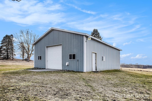 view of outdoor structure featuring an outbuilding