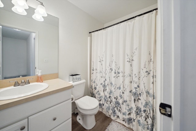 full bathroom featuring a chandelier, curtained shower, toilet, wood finished floors, and vanity