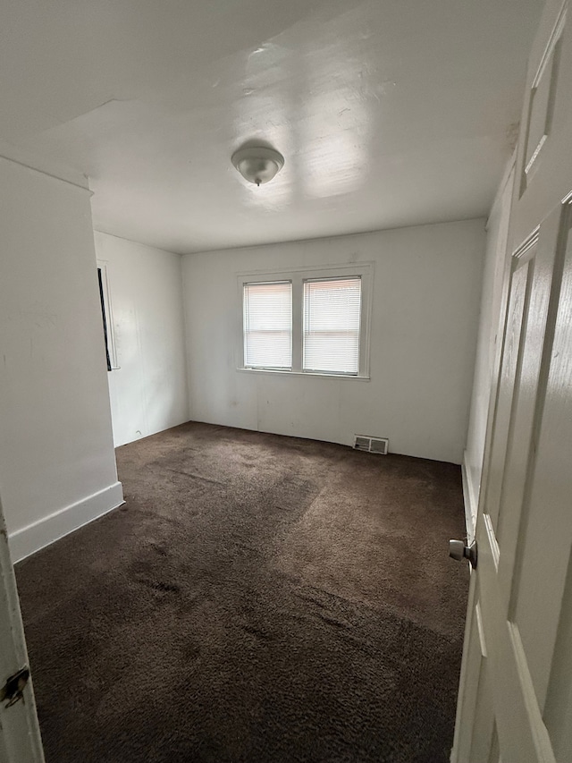 unfurnished room featuring visible vents and carpet flooring