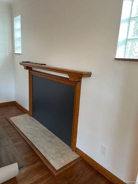 room details featuring baseboards and wood finished floors