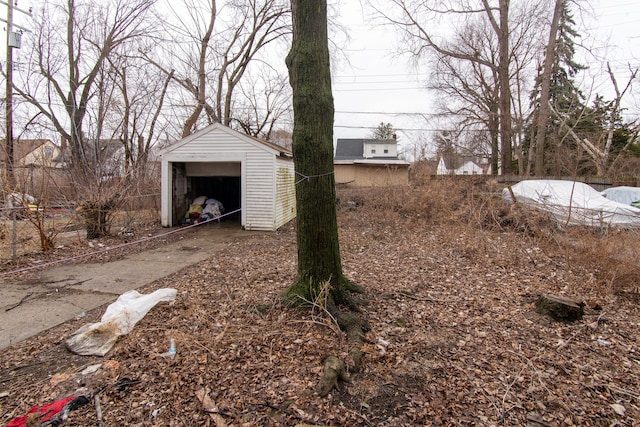 view of yard with an outbuilding and a detached garage